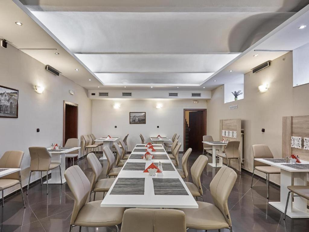 Hotel Adria Karlovy Vary Bagian luar foto