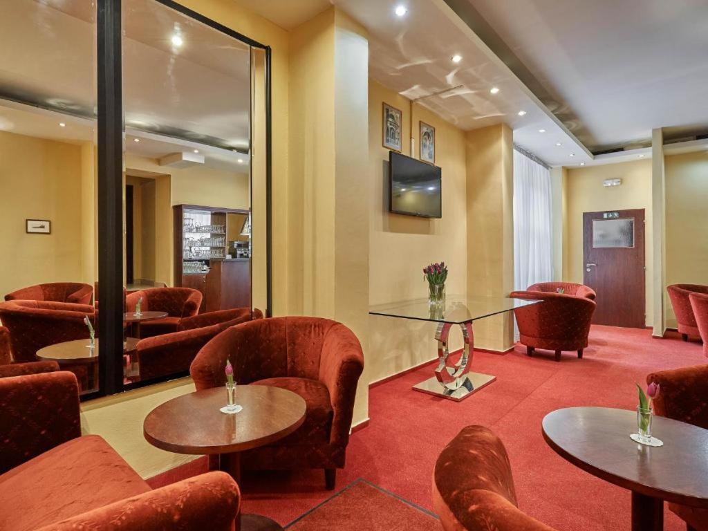 Hotel Adria Karlovy Vary Bagian luar foto