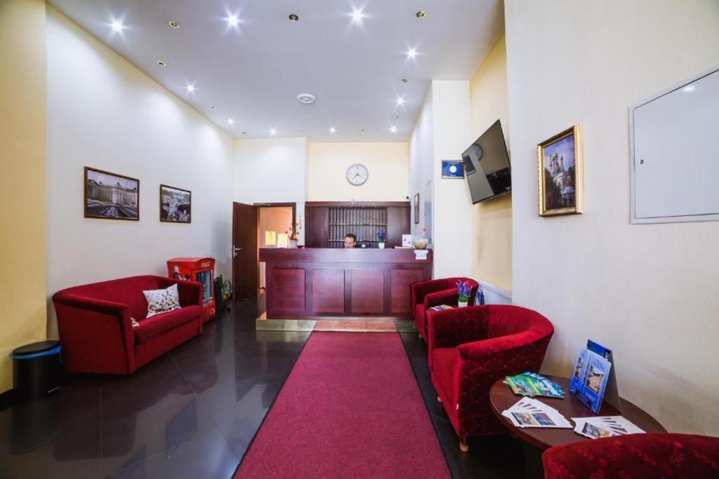 Hotel Adria Karlovy Vary Bagian luar foto