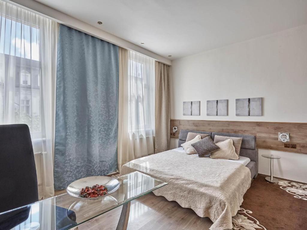 Hotel Adria Karlovy Vary Bagian luar foto