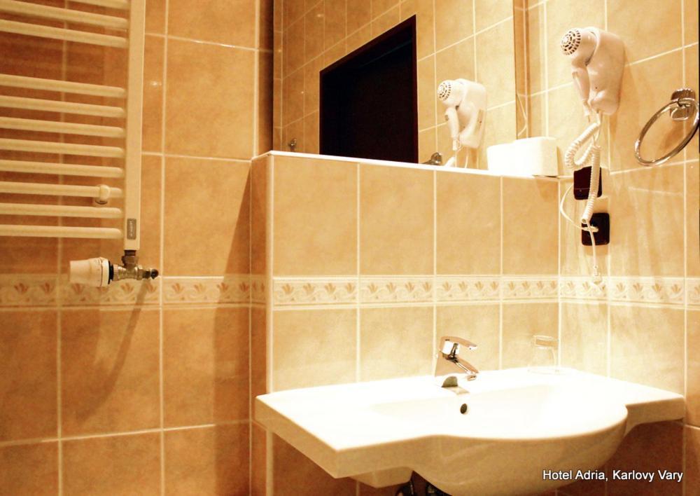 Hotel Adria Karlovy Vary Bagian luar foto