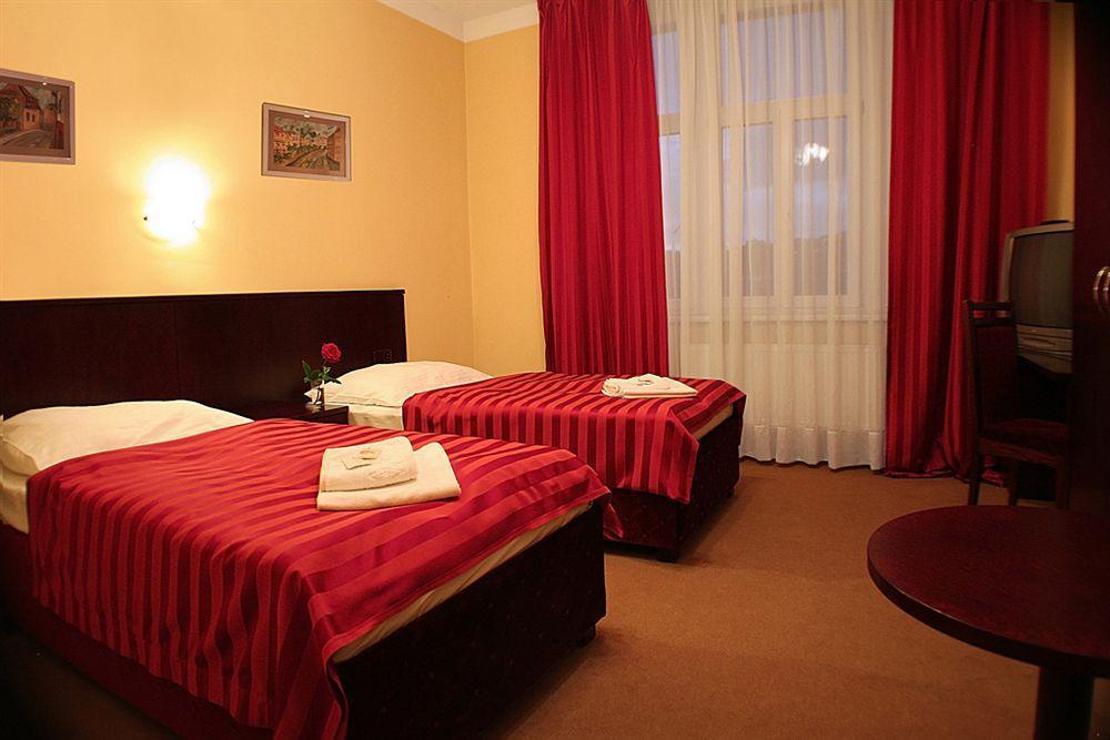 Hotel Adria Karlovy Vary Bagian luar foto