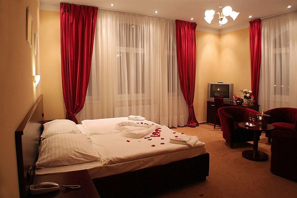 Hotel Adria Karlovy Vary Bagian luar foto